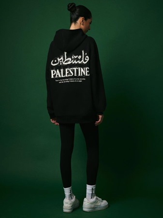 لدعم غزة: أزياء عصرية بلمسات تراثية في تشكيلة فلسطين من ذا جڤنج موڤمنت